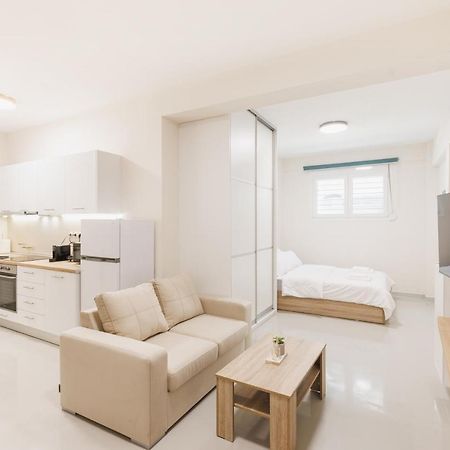 Fully Renovated Luxurious Semi-Basement Studio Αθήνα Εξωτερικό φωτογραφία