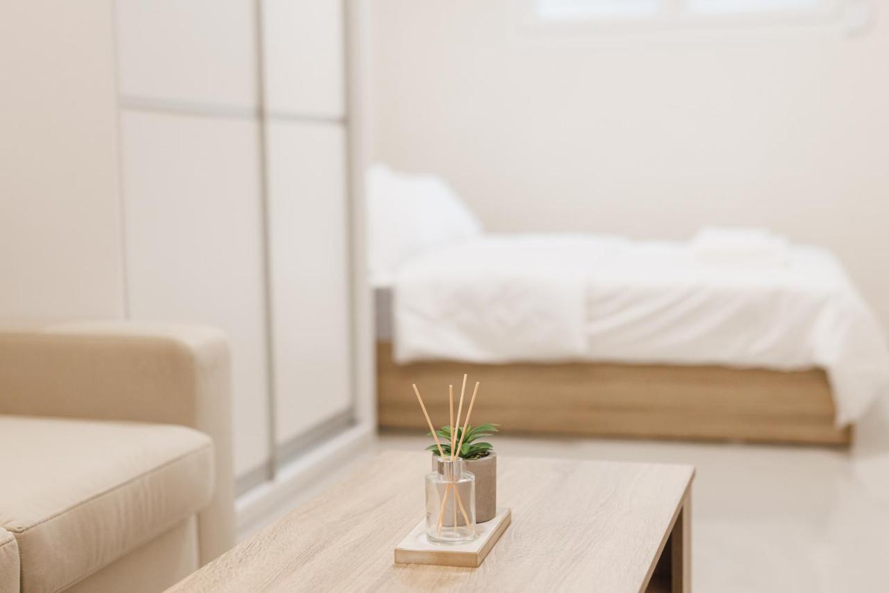 Fully Renovated Luxurious Semi-Basement Studio Αθήνα Εξωτερικό φωτογραφία