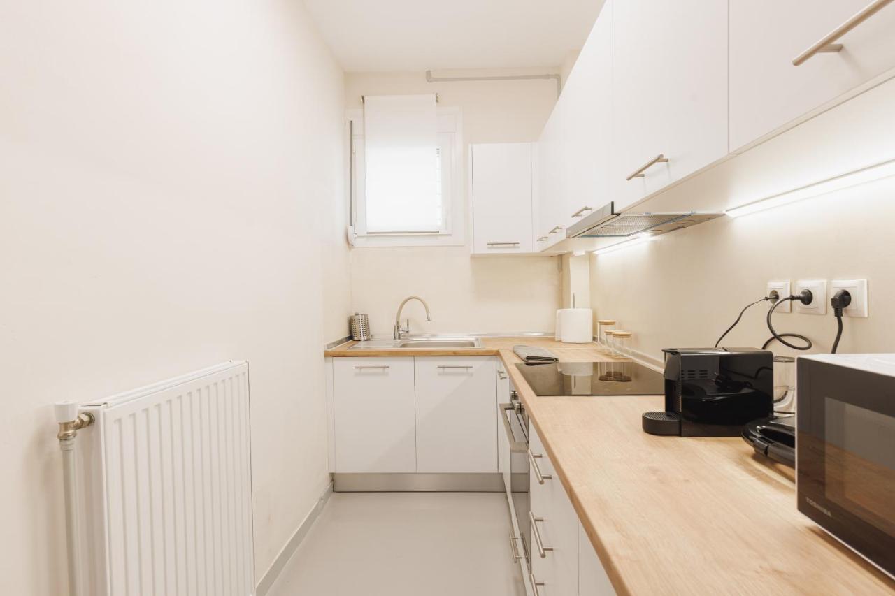 Fully Renovated Luxurious Semi-Basement Studio Αθήνα Εξωτερικό φωτογραφία